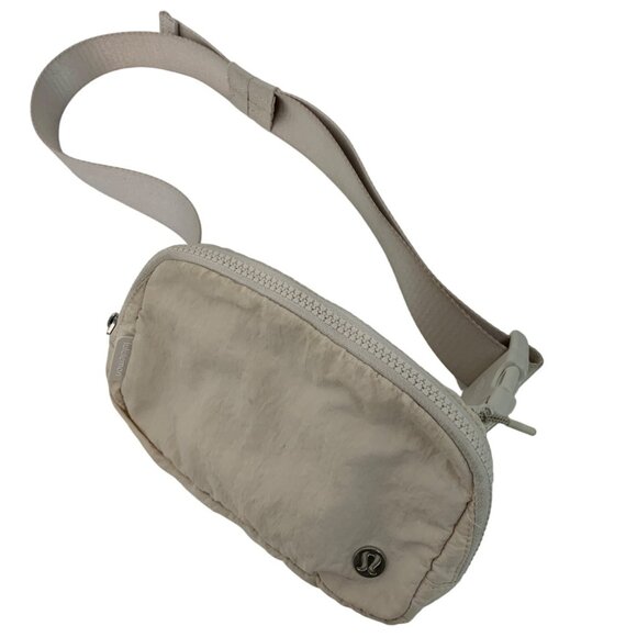 Lululemon Everywhere Beige White Belt Bag Zipper Mesh Pockets  7575 GUC - Picture 2 of 13